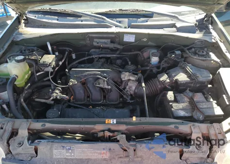 2002 Ford Escape Xls z USA, uszkodzony, nr VIN 1FMYU01182KD01293